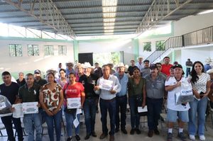 ENTREGA SEDEA ALIMENTO Y ALEVINES A ACUICULTORES DE LA SIERRA