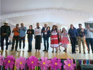 ÓSCAR PÉREZ MARTÍNEZ INAUGURA EL PRIMER FESTIVAL CULTURAL Y ARTESANAL DONXU EN AMEALCO
