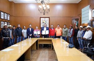FIRMA GASPAR TRUEBA CONVENIO DE ASUNTOS INDÍGENAS PARA GARANTIZAR DERECHOS Y DESARROLLO EQUITATIVO DE PUEBLOS ORIGINARIOS