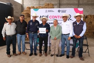 ENTREGA SEDEA CISTERNAS A GANADEROS DE CADEREYTA DE MONTES