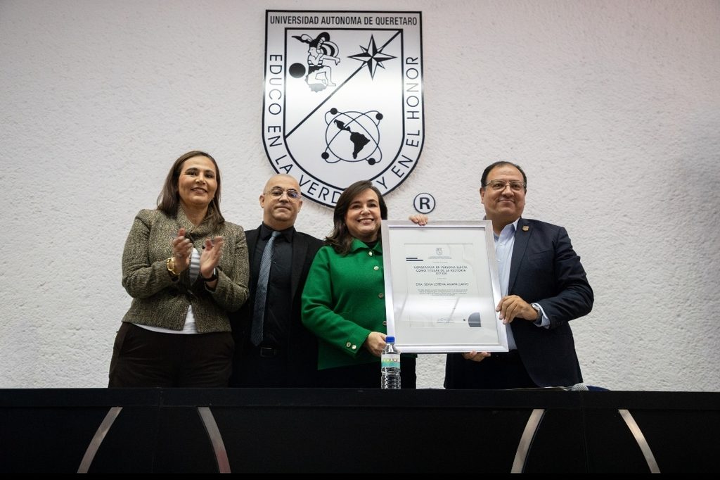 RECIBE DRA. SILVIA AMAYA LLANO CONSTANCIA COMO RECTORA ELECTA DE LA UAQ 2 Screenshot 20261021 145349