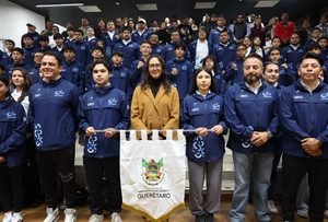 ABANDERA IRIDIA SALAZAR A DELEGACIÓN QUERETANA RUMBO A JUEGOS NACIONALES POPULARES