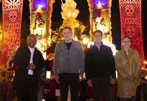 INAUGURAN AUTORIDADES ALTAR MONUMENTAL GUARDIANES DEL PATRIMONIO EN PLAZA DE ARMAS