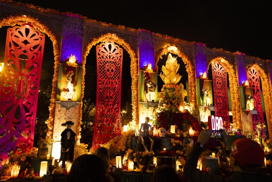 INAUGURAN AUTORIDADES ALTAR MONUMENTAL GUARDIANES DEL PATRIMONIO EN PLAZA DE ARMAS 3 Screenshot 20261027 133018