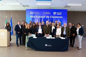ENCABEZA MARCO DEL PRETE FIRMA DE MOU PARA FORTALECER LOS CLÚSTERES