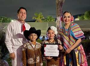 EL GOBIERNO MUNICIPAL DE PINAL DE AMOLES QUÉ ENCABEZA LA PRESIDENTA LUPITA RAMÍREZ, FELICITA CON ORGULLO A LA PAREJA INFANTIL CONFORMADA POR DANNA Y GAEL,