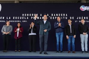 CHEPE GUERRERO LLEVA APOYOS A ESTUDIANTES DE LA PRIMARIA ESPÍRITU DE JUÁREZ