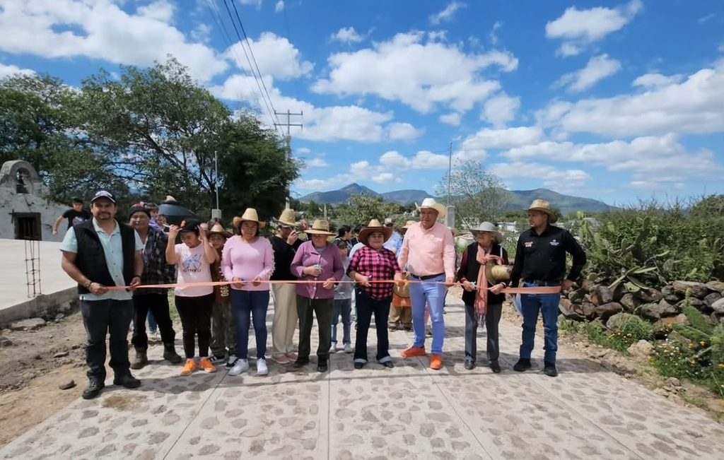 ÓSCAR PÉREZ MARTÍNEZ IMPULSA OBRAS DE INFRAESTRUCTURA VIAL EN AMEALCO 1 Screenshot 20261029 095614