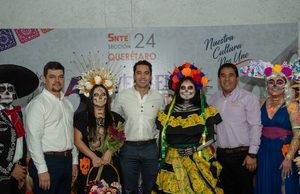 FELIFER MACÍAS COMPARTE LAS TRADICIONES DE DÍA DE MUERTOS CON EL MAGISTERIO QUERETANO