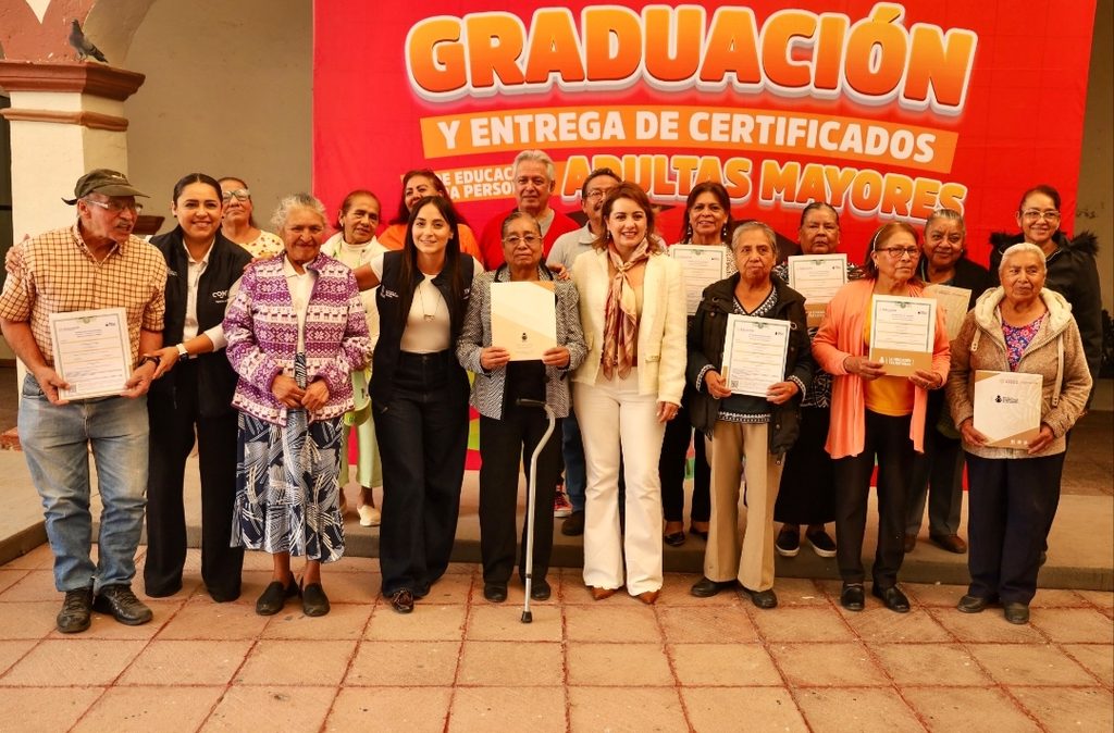 NUNCA ES TARDE PARA APRENDER: DIF COLÓN, INEA Y SEDESOQ CELEBRAN GRADUACIÓN DE ADULTOS MAYORES Y ENTREGAN APOYOS VISUALES 2 Screenshot 20261030 114351